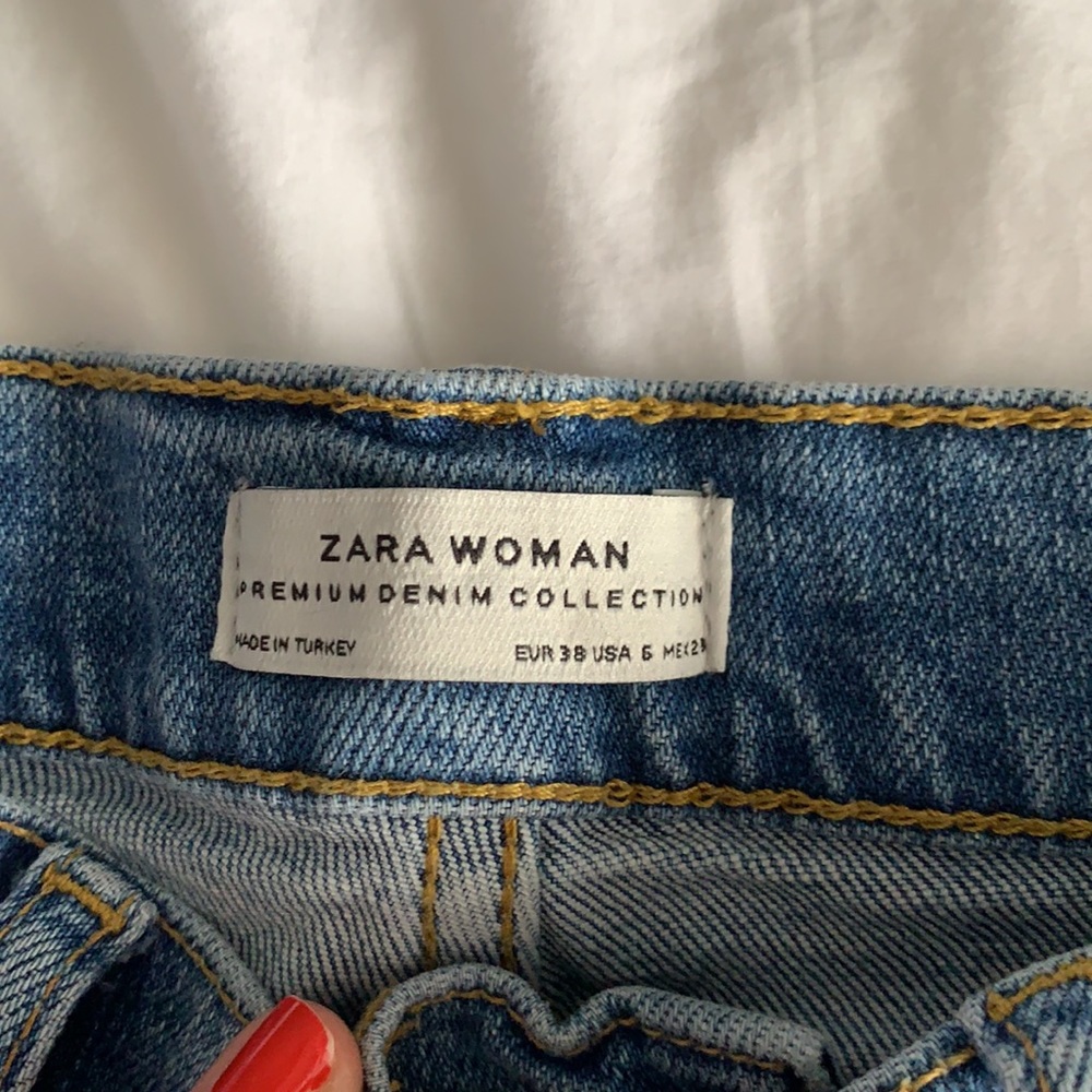 Zara women’s cropped jeans size 6 European 38 ripped knee - Picture 3 of 5